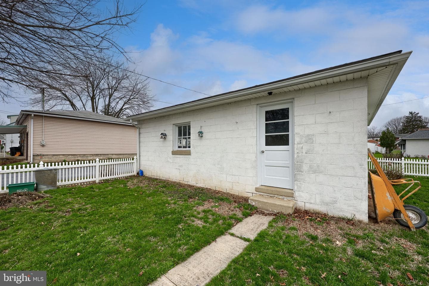 120 N Locust Street photo 29