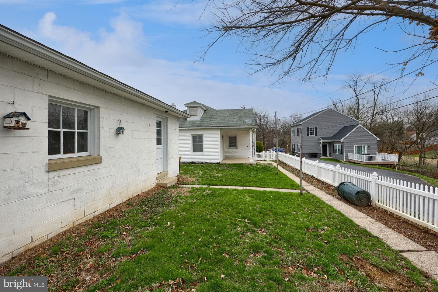 120 N Locust Street photo 32