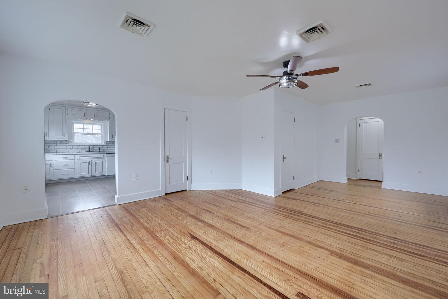 120 N Locust Street photo 7