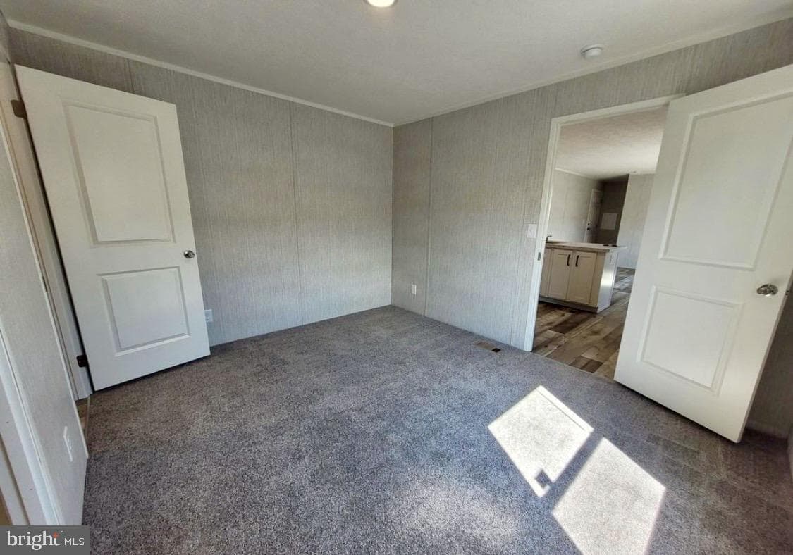 47 Hilltop Avenue photo 5