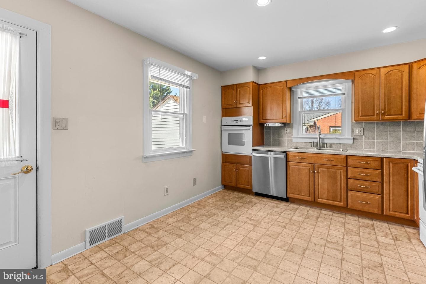 6260 Jeanette Drive photo 8