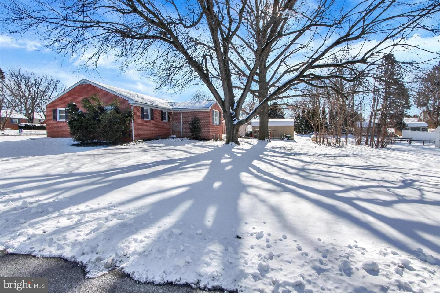 2479 Ellendale Drive photo 29