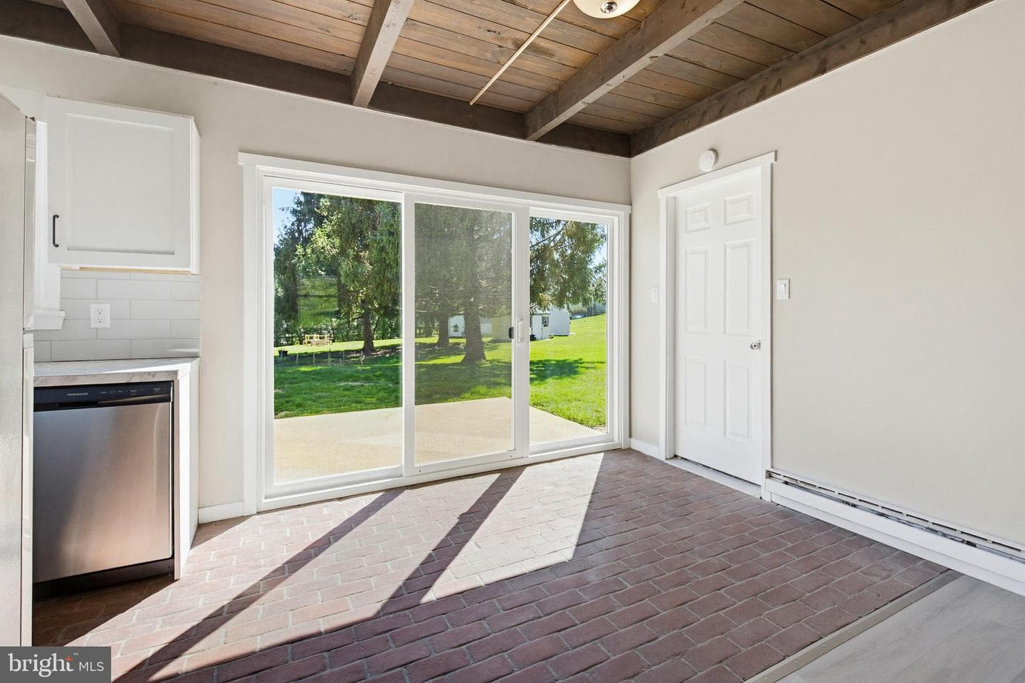 2655 Hemlock Drive photo 4