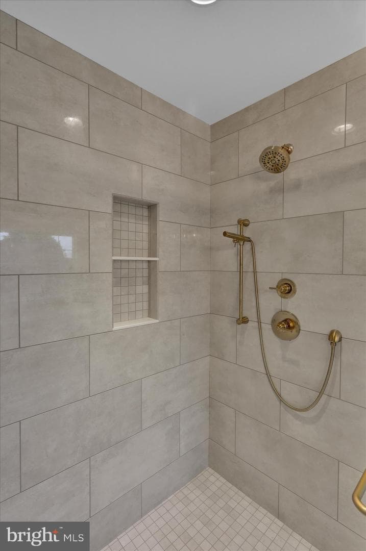 513 Cheltenham Court photo 36