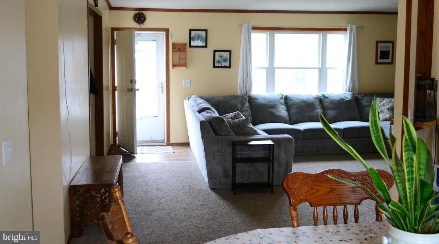 105 Bridlewood Court S photo 2