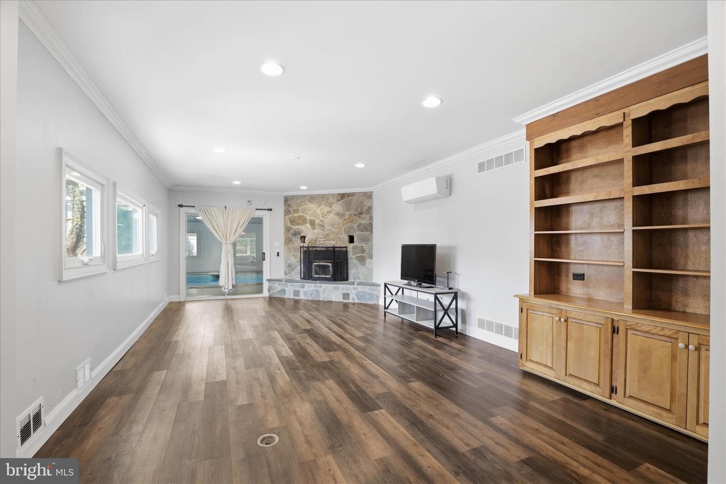 115 E Roseville Road photo 21