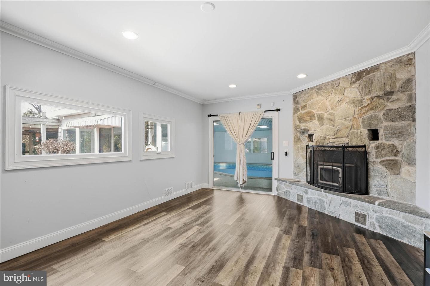 115 E Roseville Road photo 22