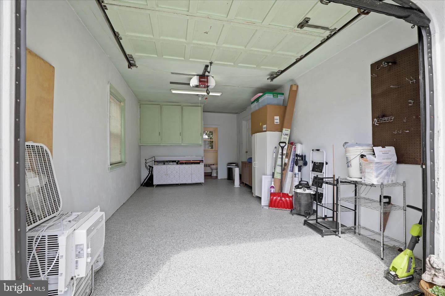 115 E Roseville Road photo 44