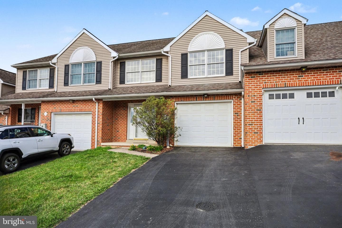 476 Hillside Drive photo 2