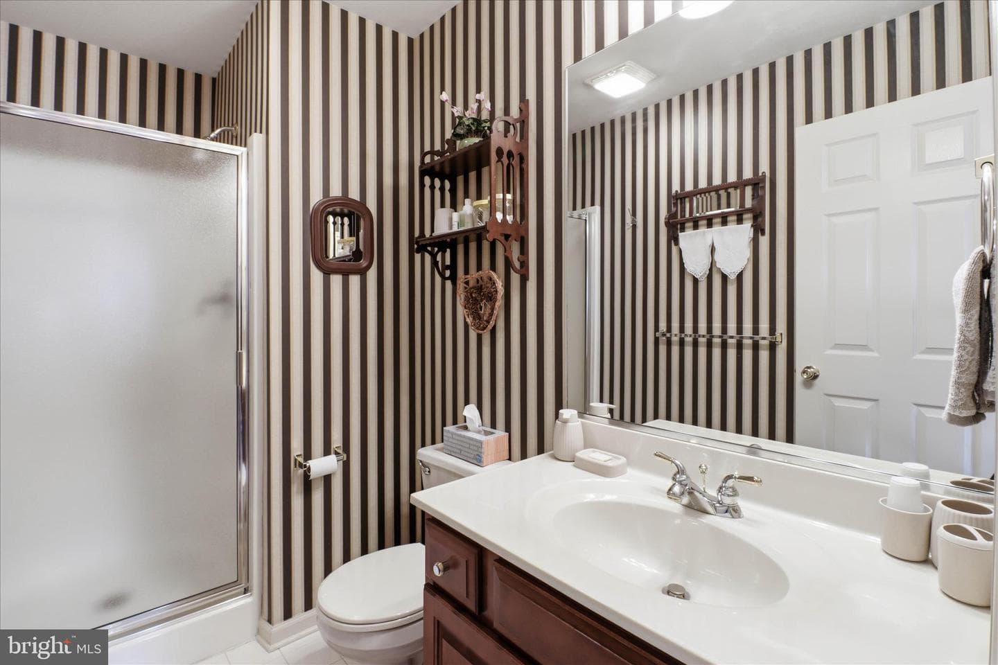 320 Whitechapel Road photo 36