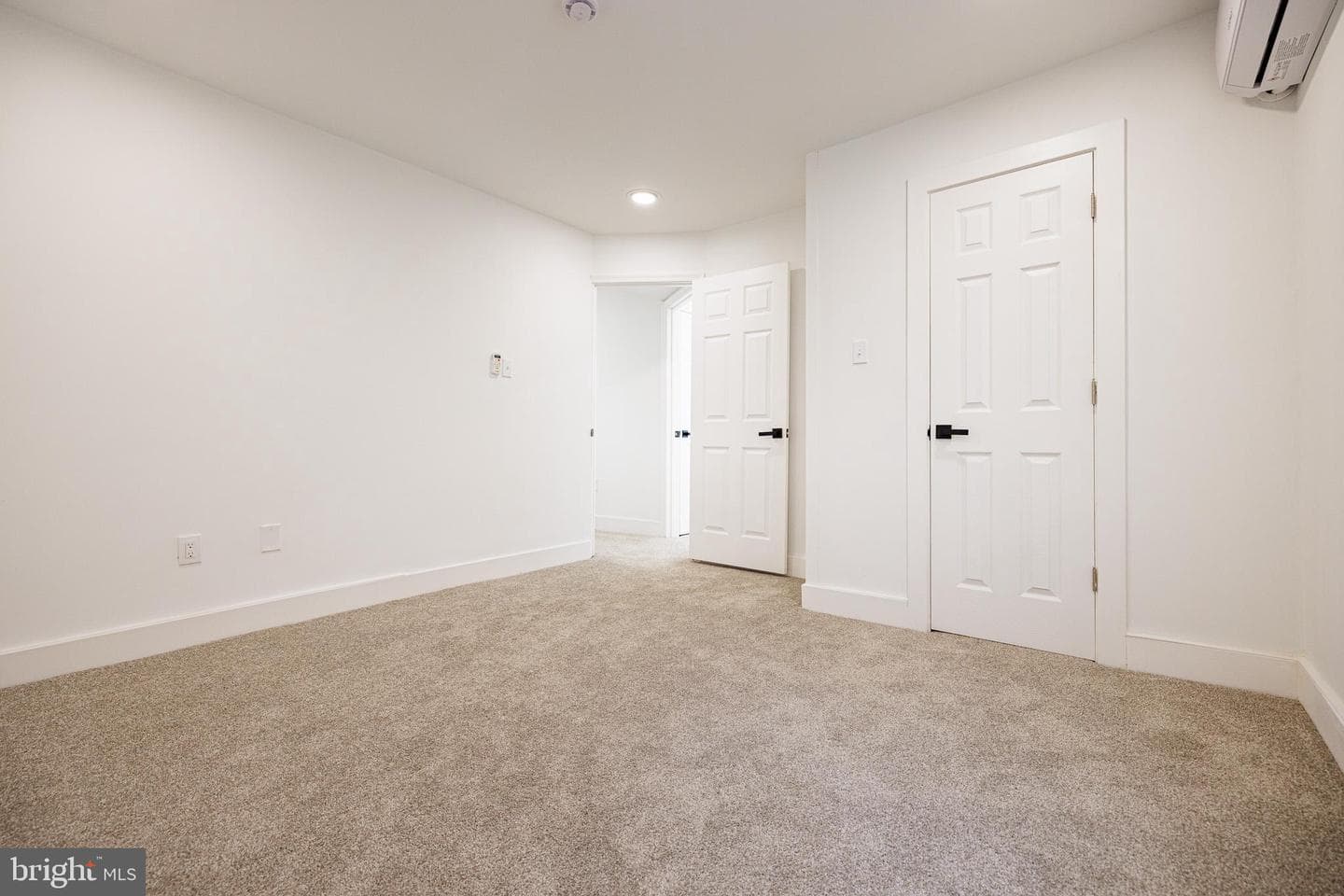 222 N Market Avenue photo 23