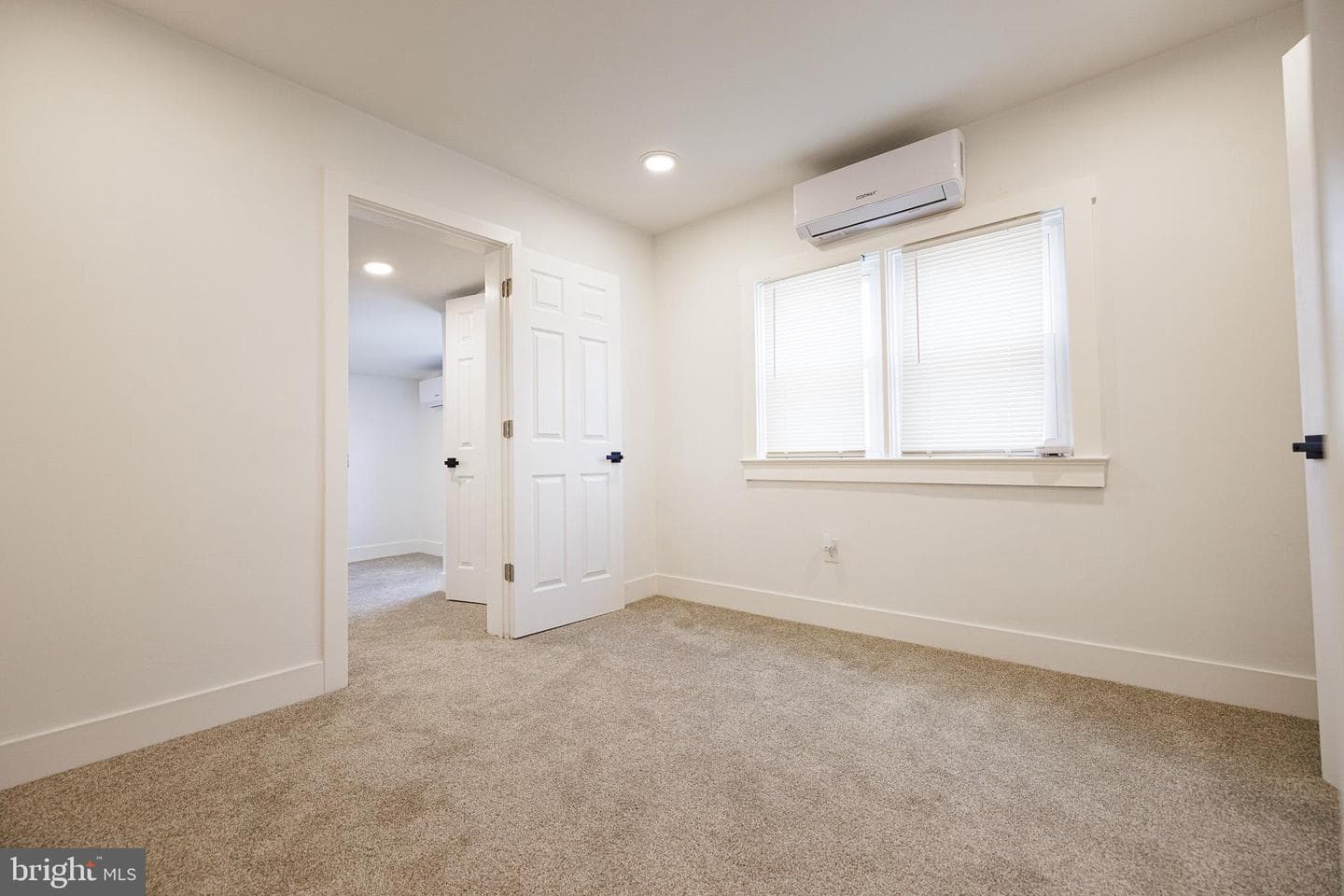 222 N Market Avenue photo 28