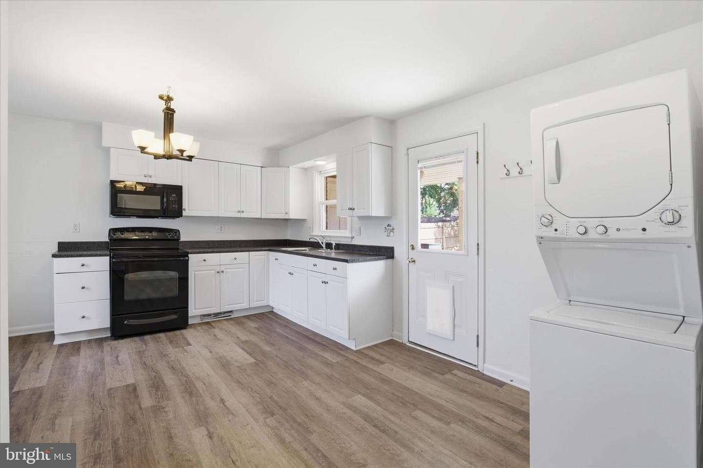 319 Dahlia Road photo 10