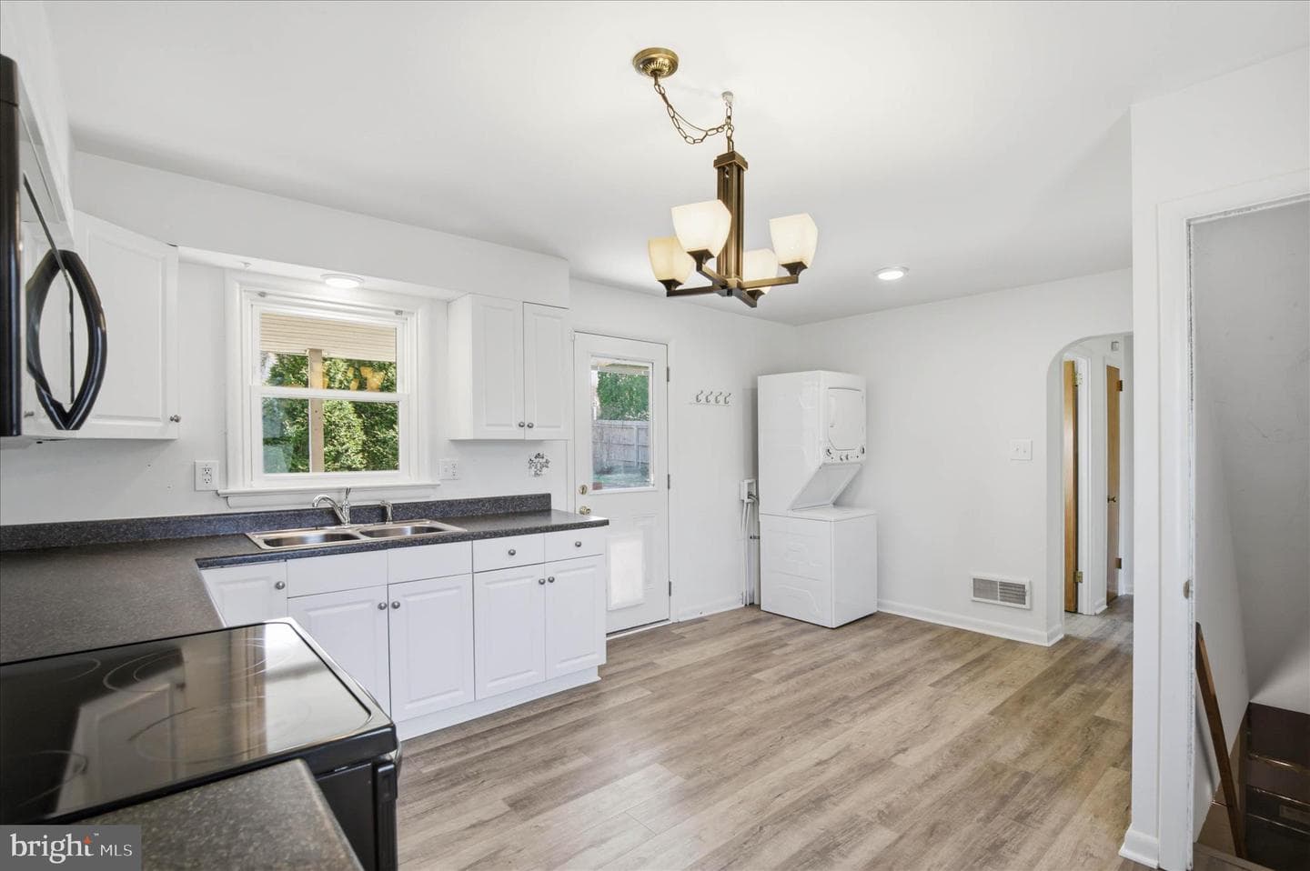 319 Dahlia Road photo 11