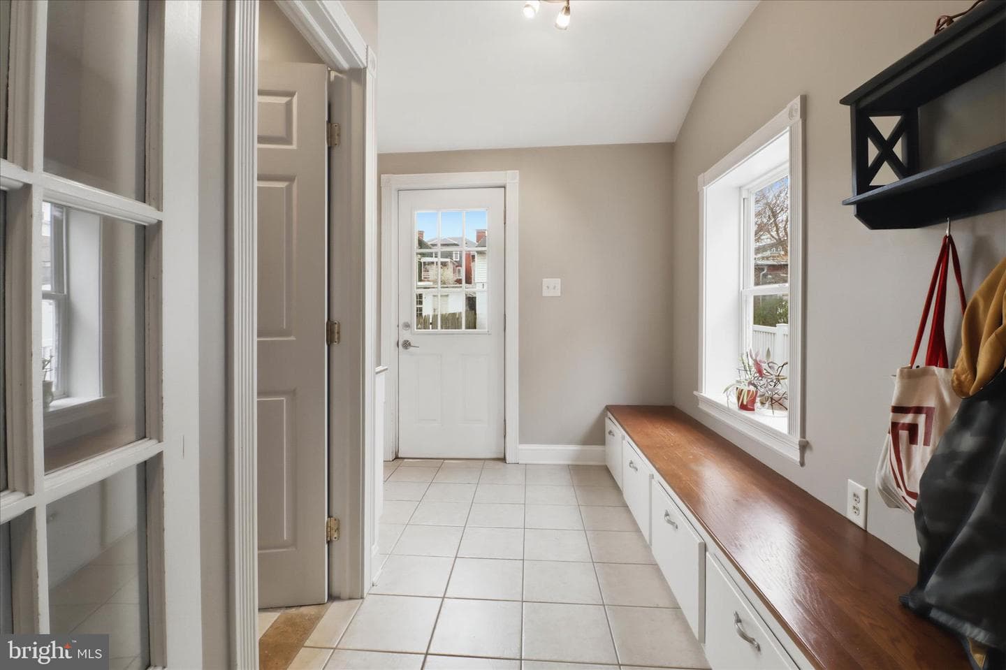 418 E Ross Street photo 22