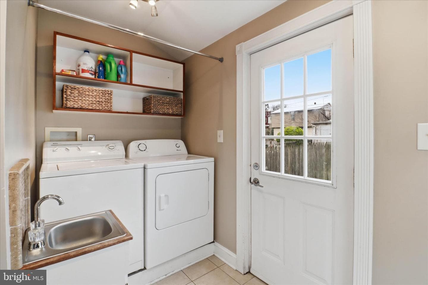 418 E Ross Street photo 25