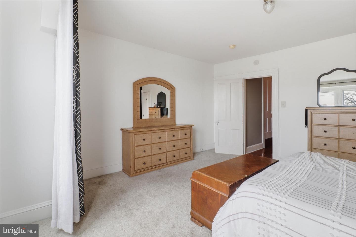 418 E Ross Street photo 28