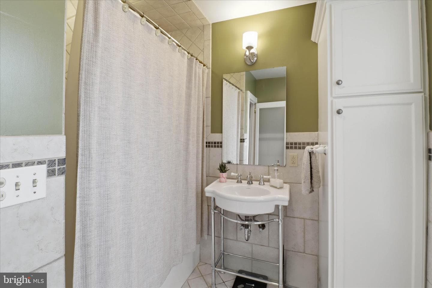 418 E Ross Street photo 32
