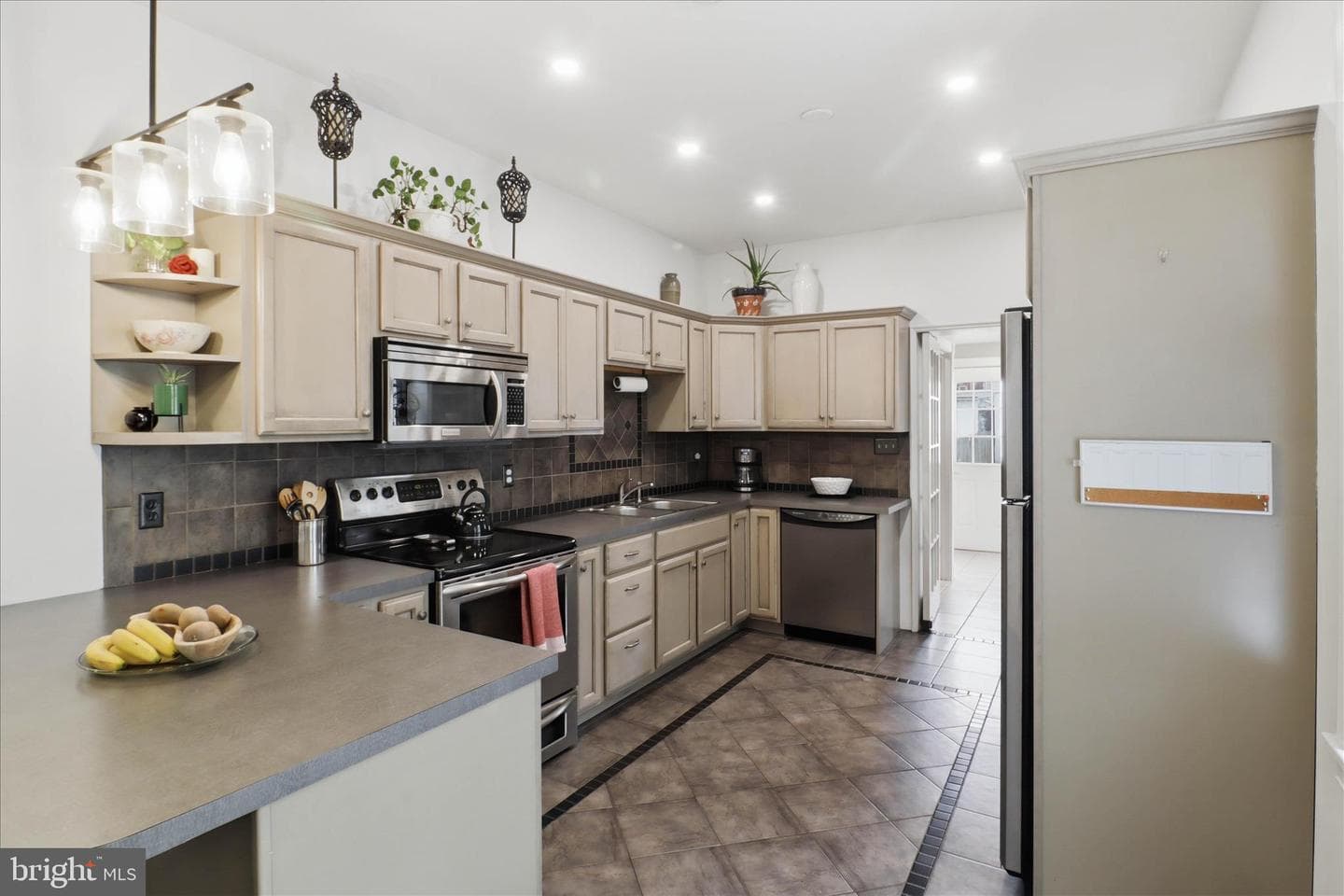 418 E Ross Street photo 5
