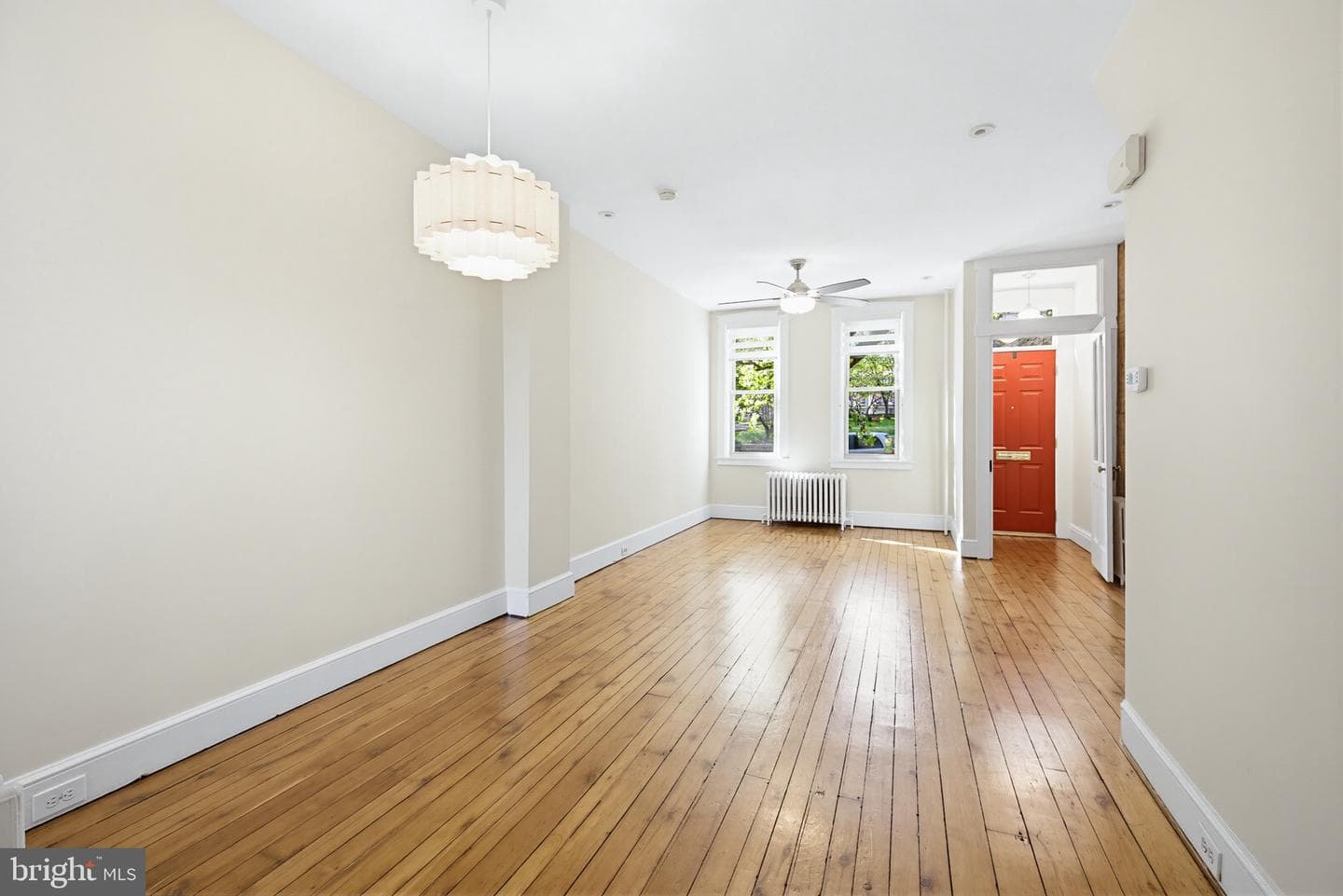 211 E Chestnut Street photo 11