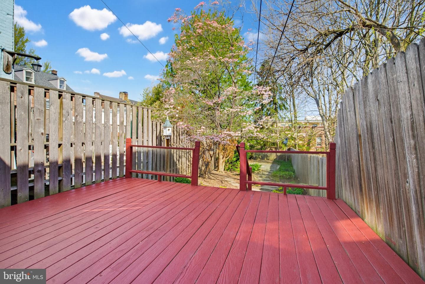 211 E Chestnut Street photo 31