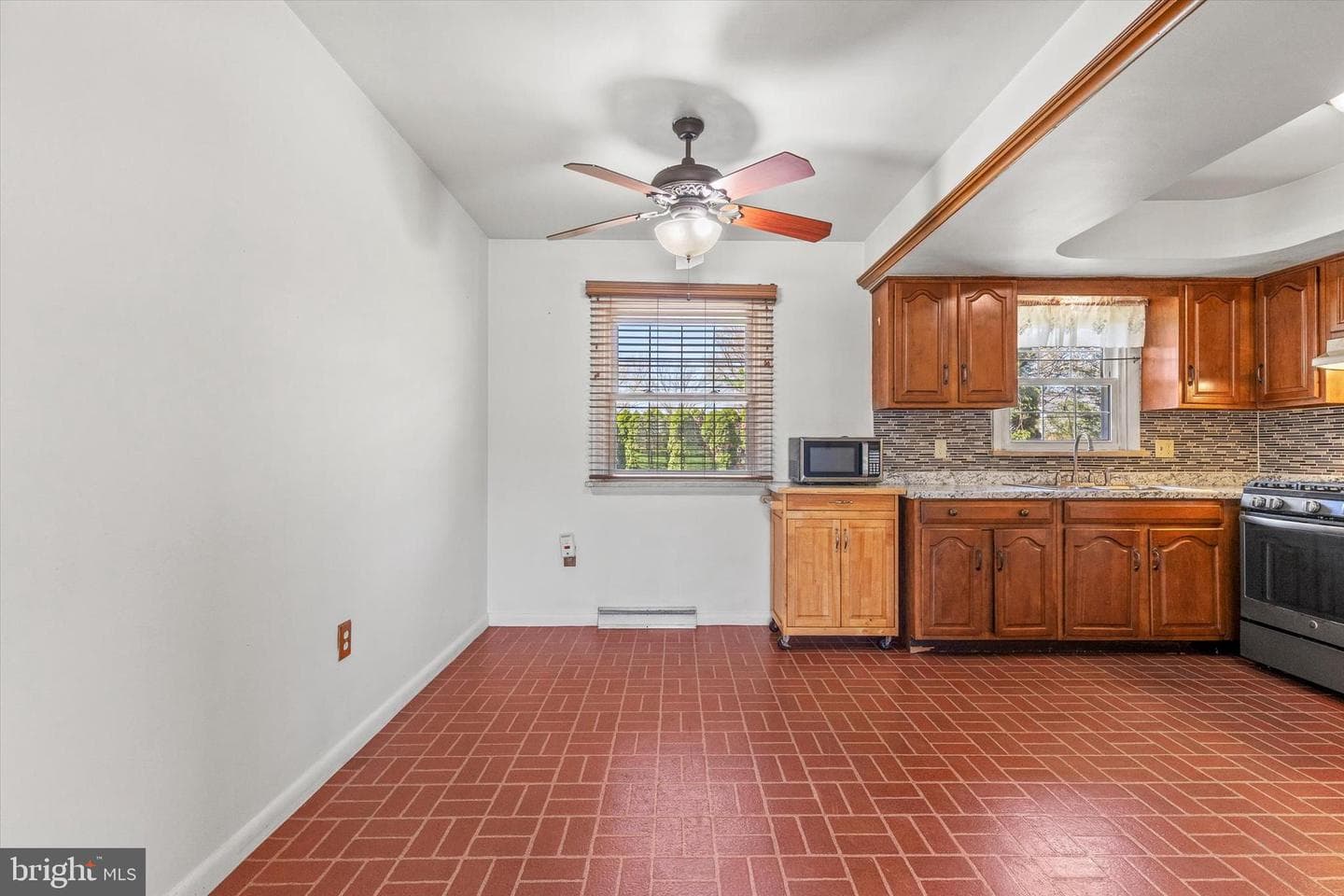 556 Abbeyville Road photo 6