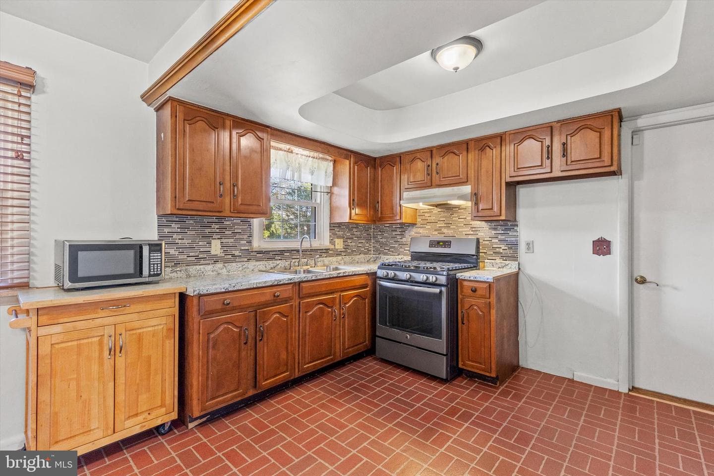 556 Abbeyville Road photo 7