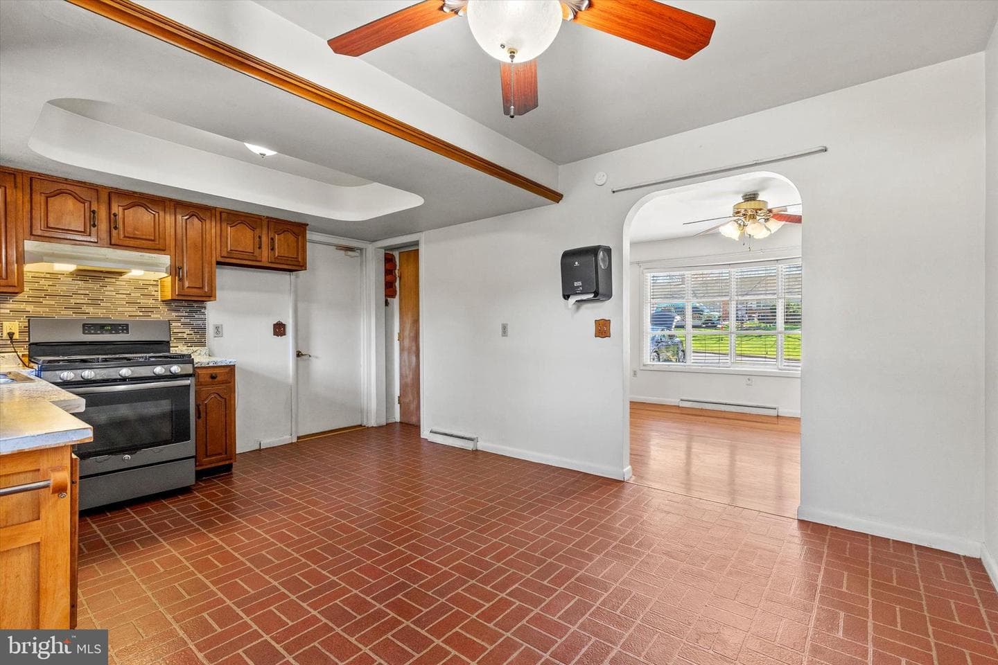556 Abbeyville Road photo 8