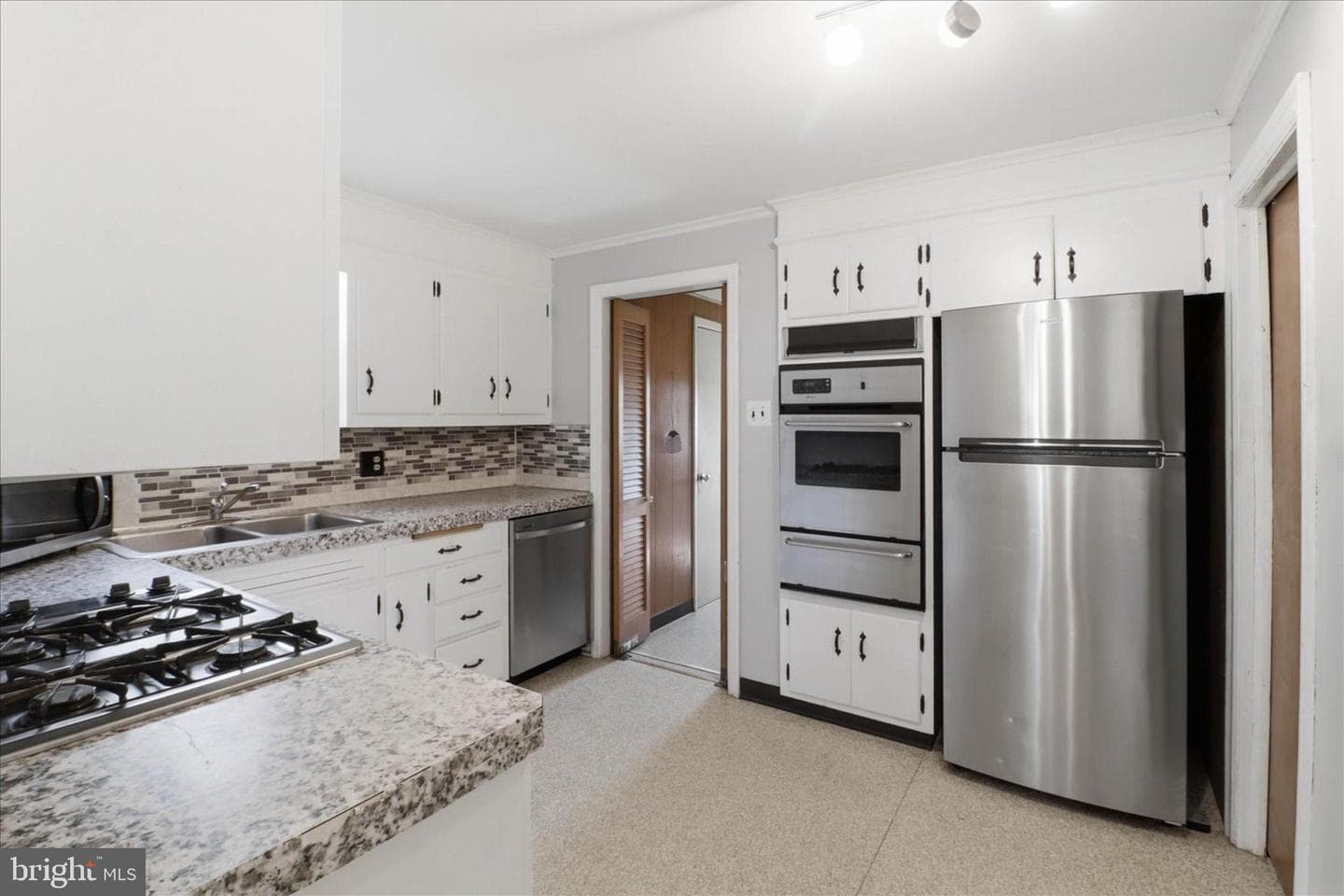 523 Pleasure Road photo 10