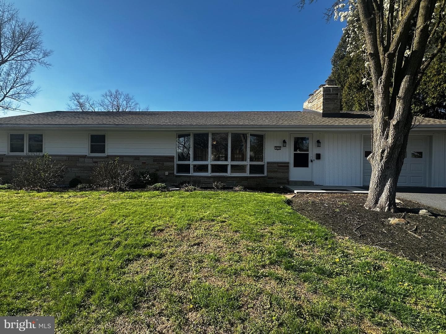415 E Willow Street photo 3