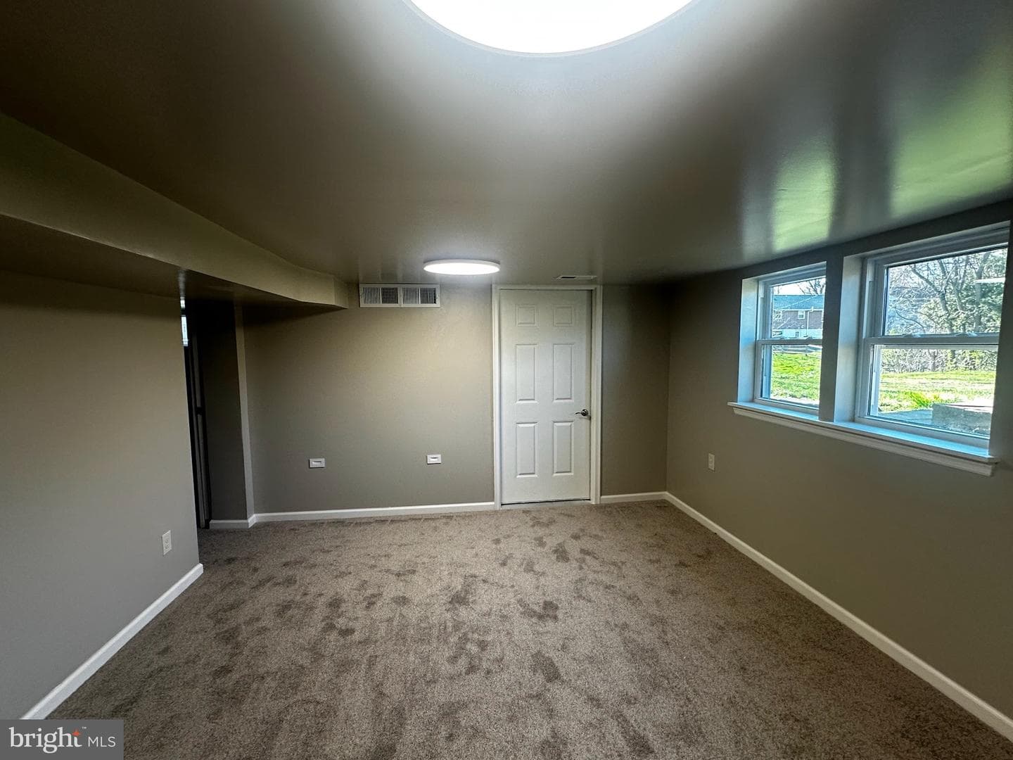 415 E Willow Street photo 36