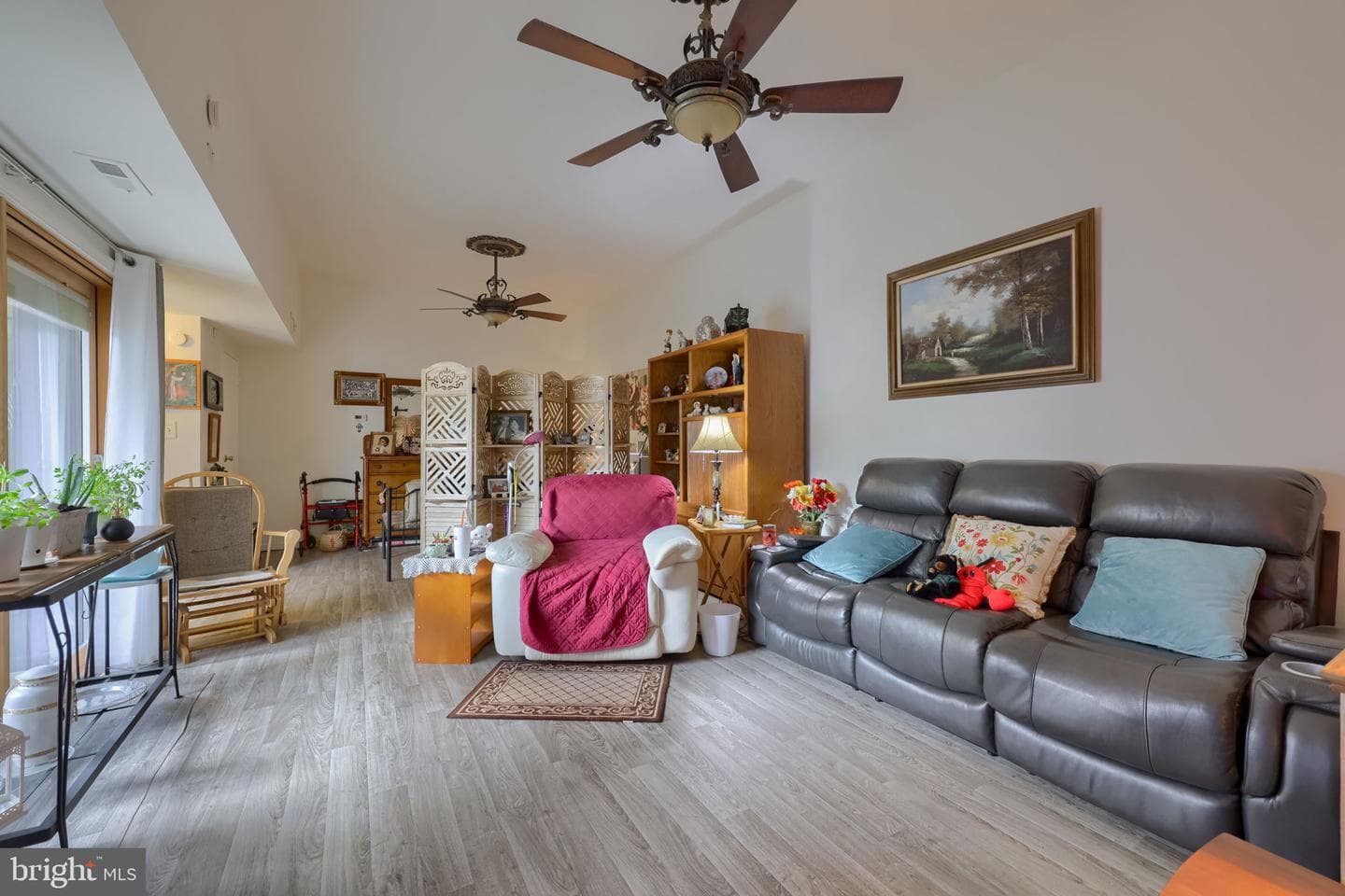 330 Valleybrook Drive photo 3