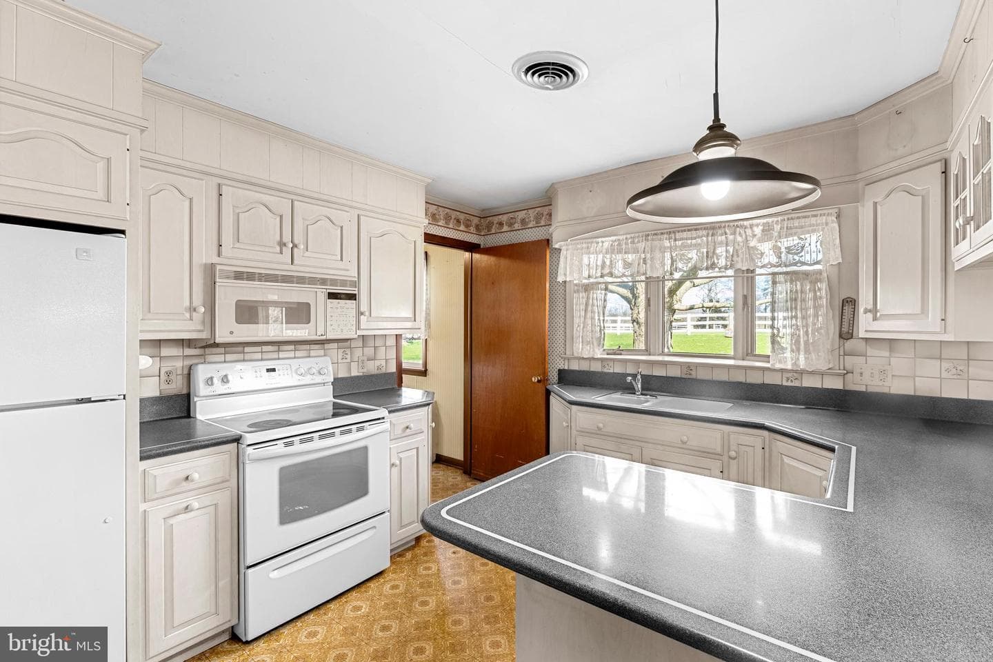 2566 Golden Drive photo 17