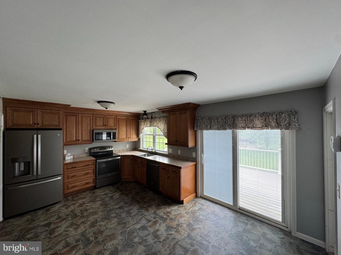 715 Hempfield Hill photo 5