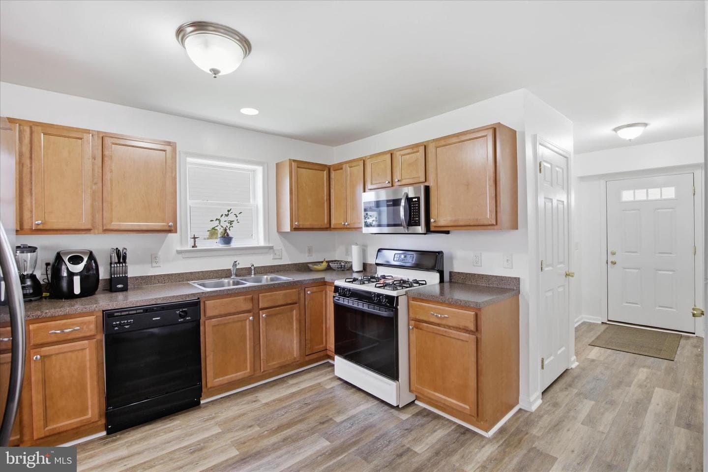 118 E Broad Street photo 10