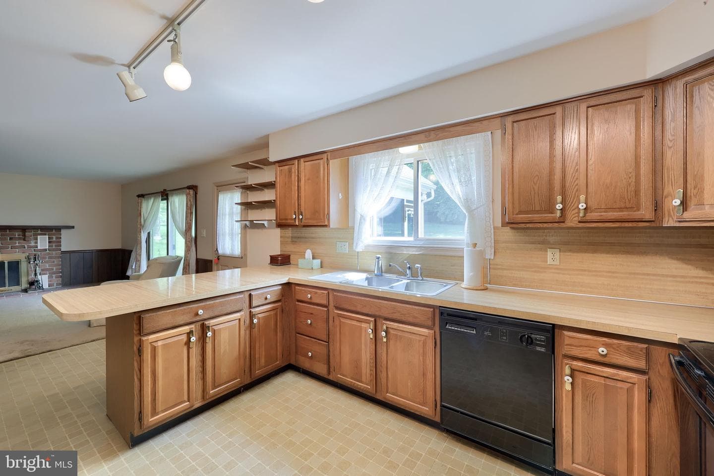 1037 Signal Hill Lane photo 4