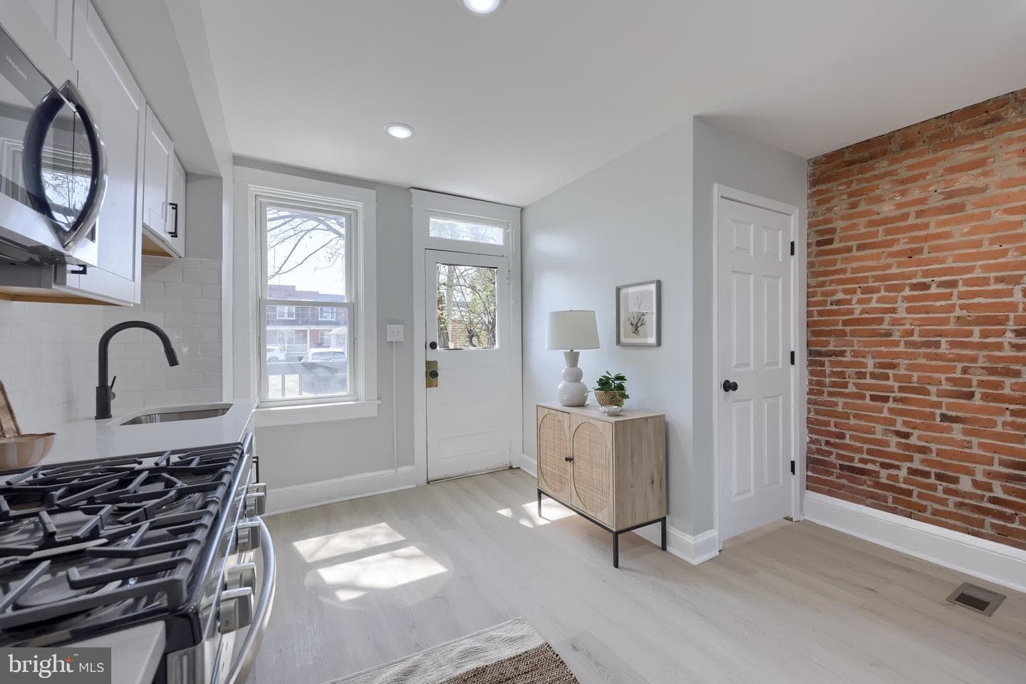 318 E Liberty Street photo 13