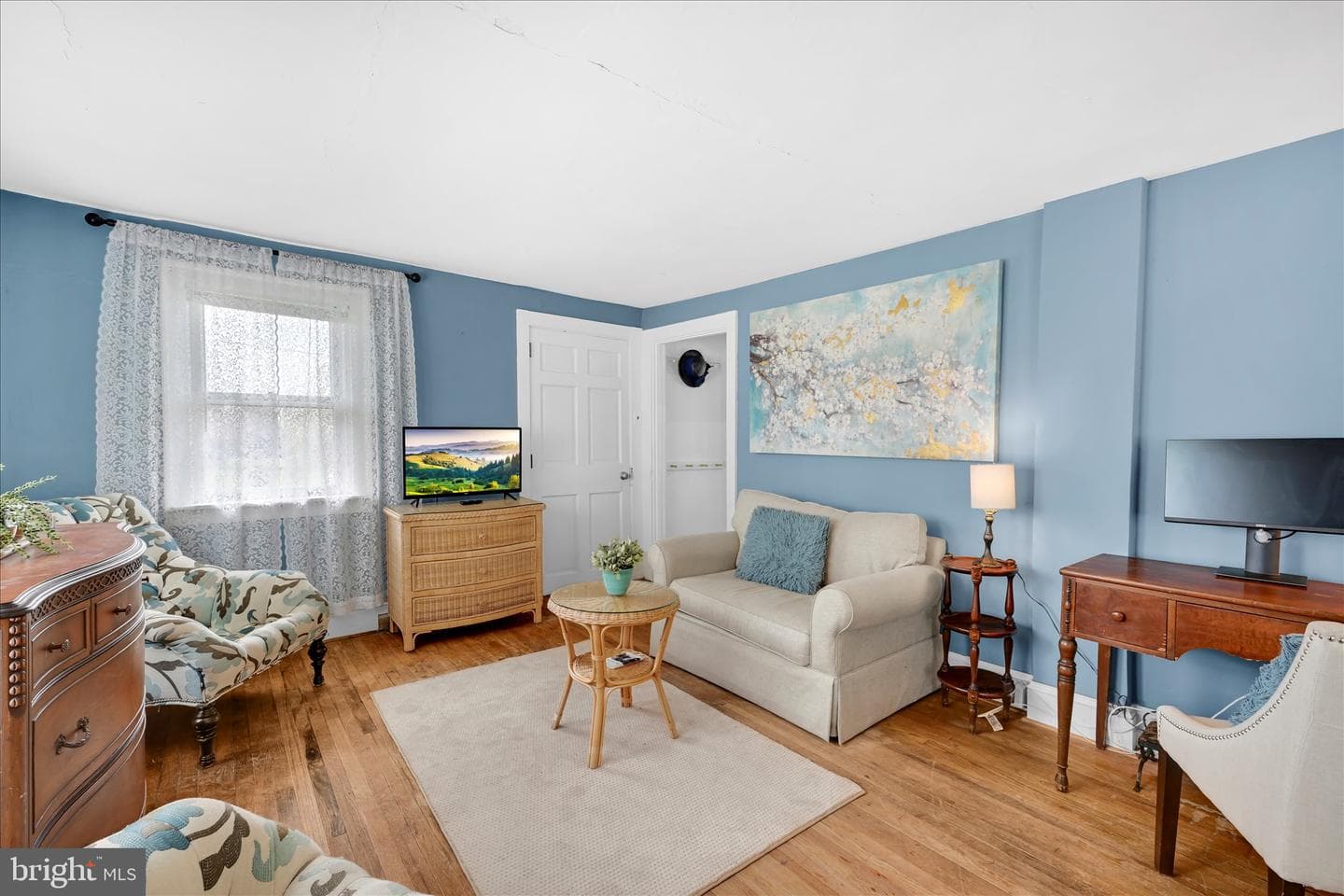 1523 Village Road photo 16