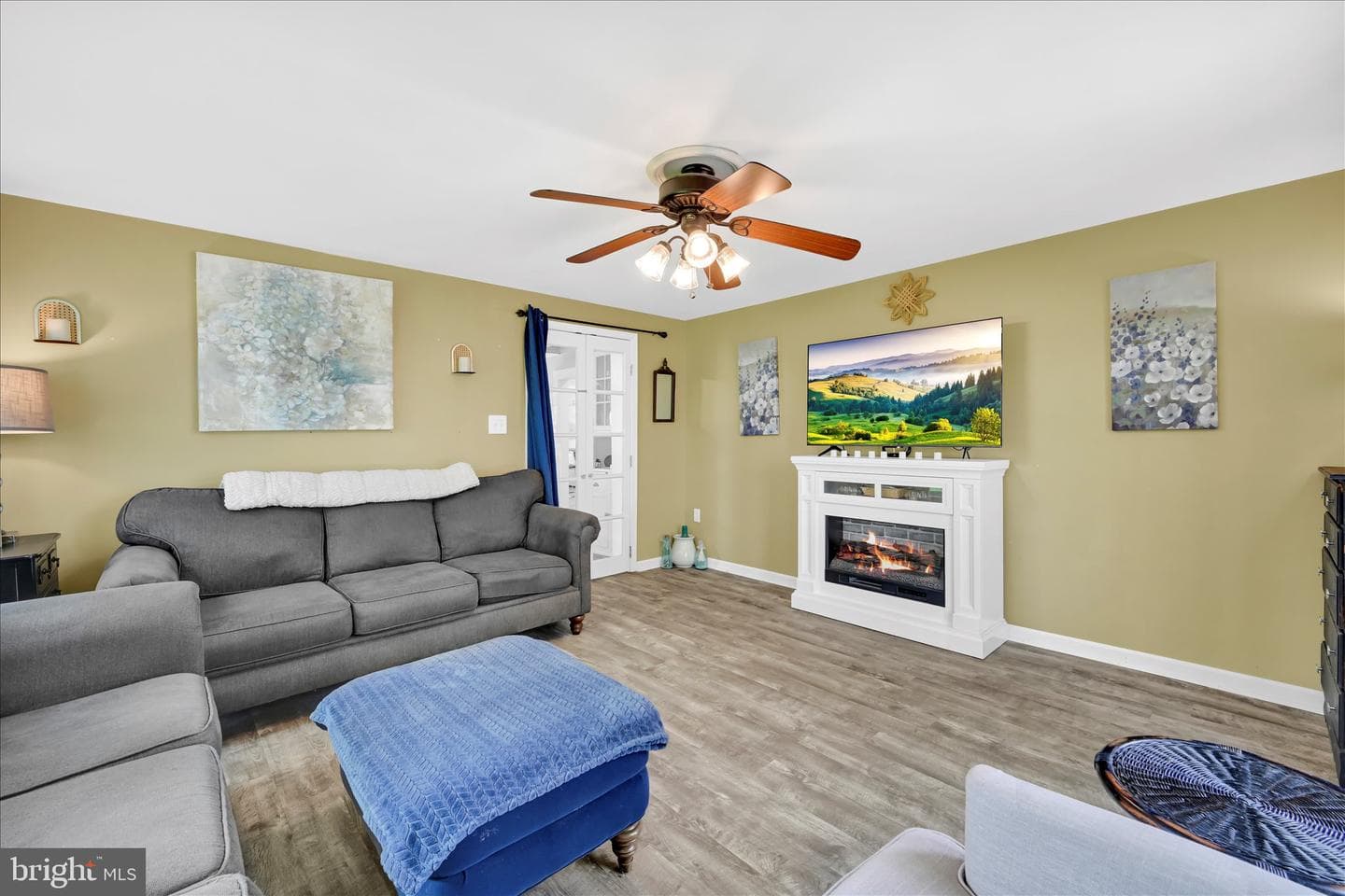 1523 Village Road photo 18