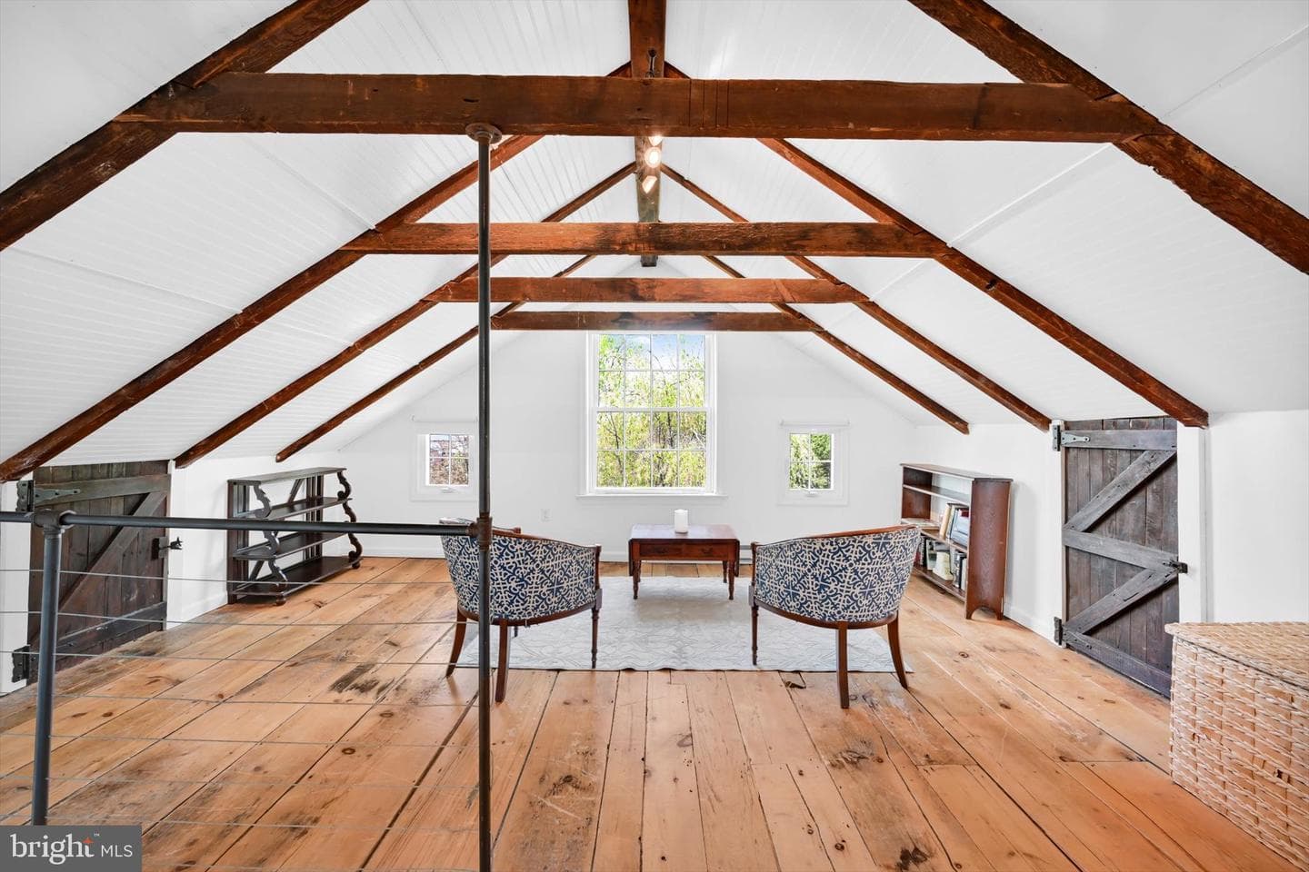 1523 Village Road photo 22