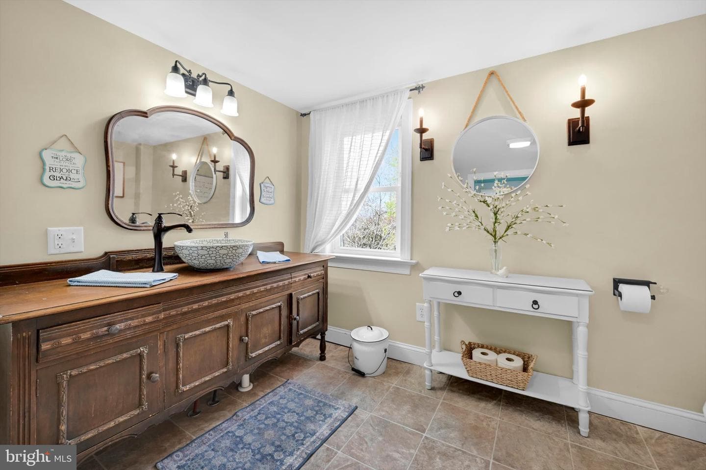1523 Village Road photo 24