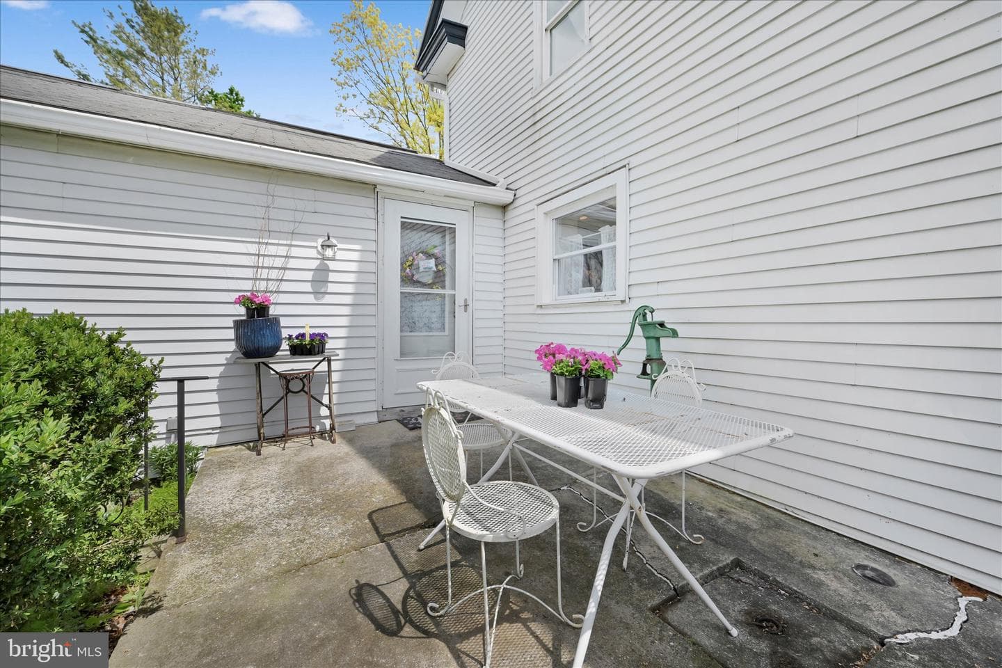 1523 Village Road photo 32