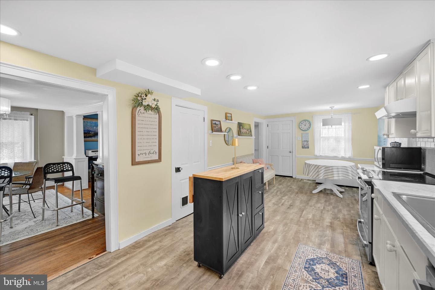 1523 Village Road photo 4