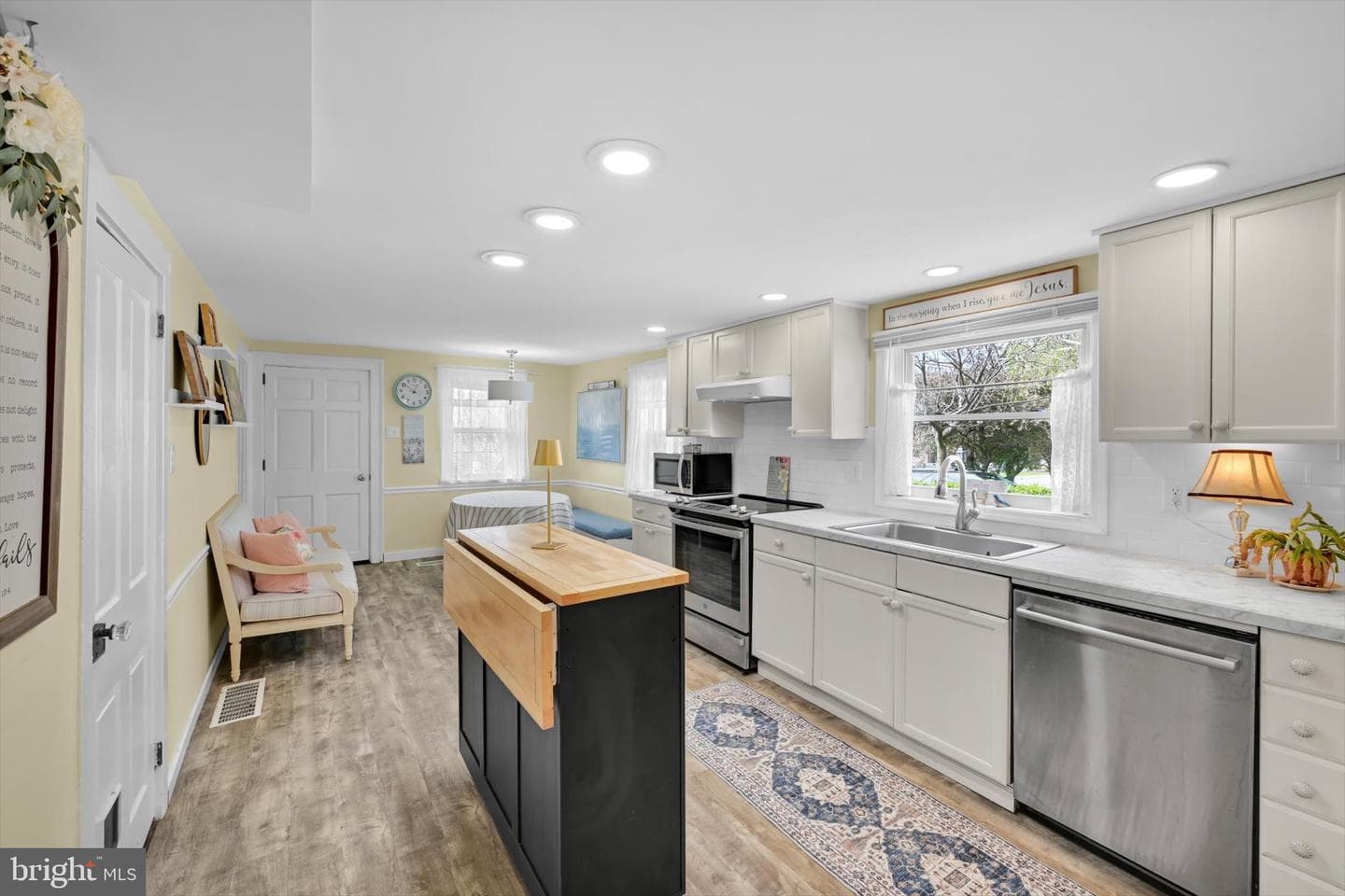 1523 Village Road photo 5