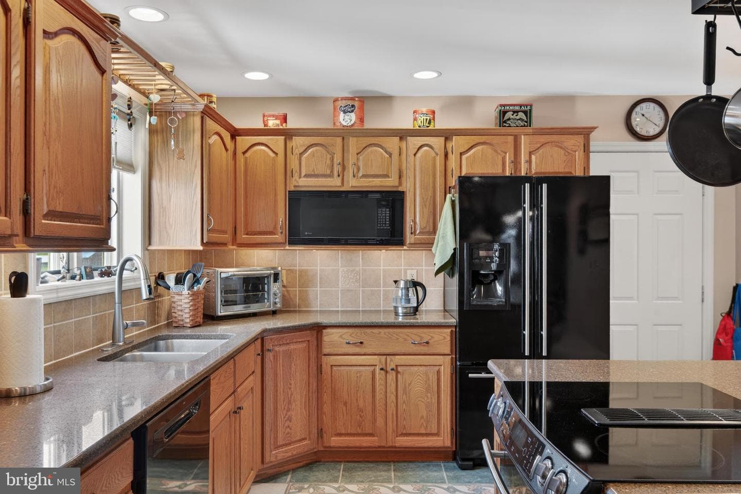 205 Cambridge Drive photo 17