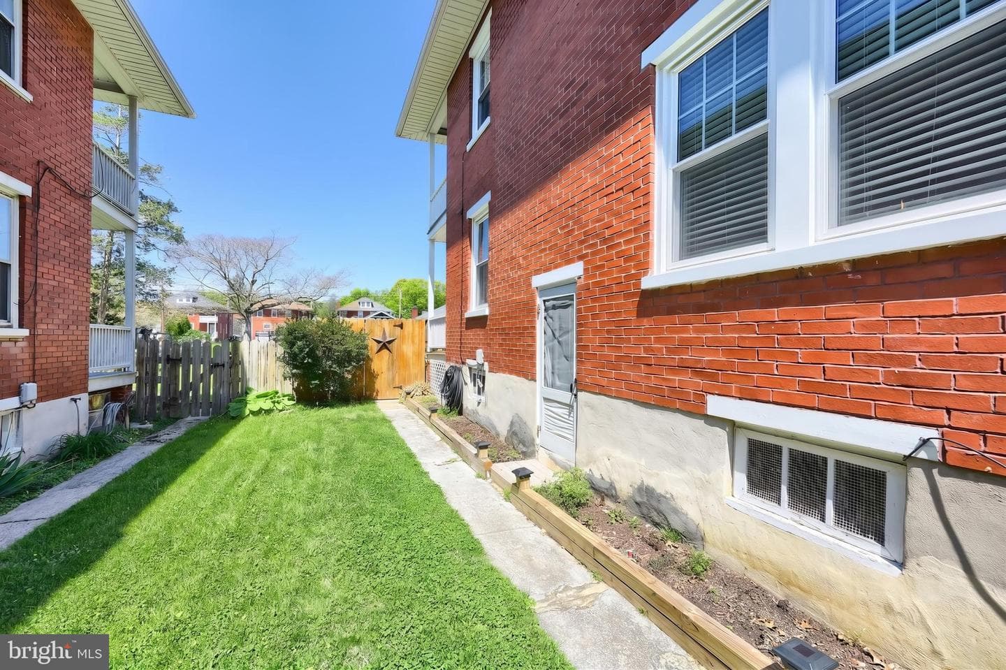 1057 Locust Street photo 3