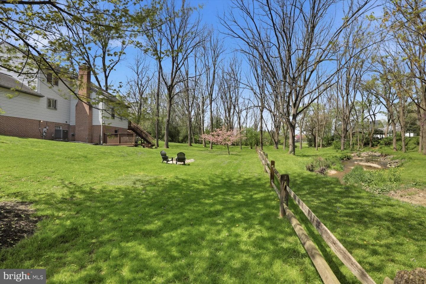 413 Glenbrook Court photo 2