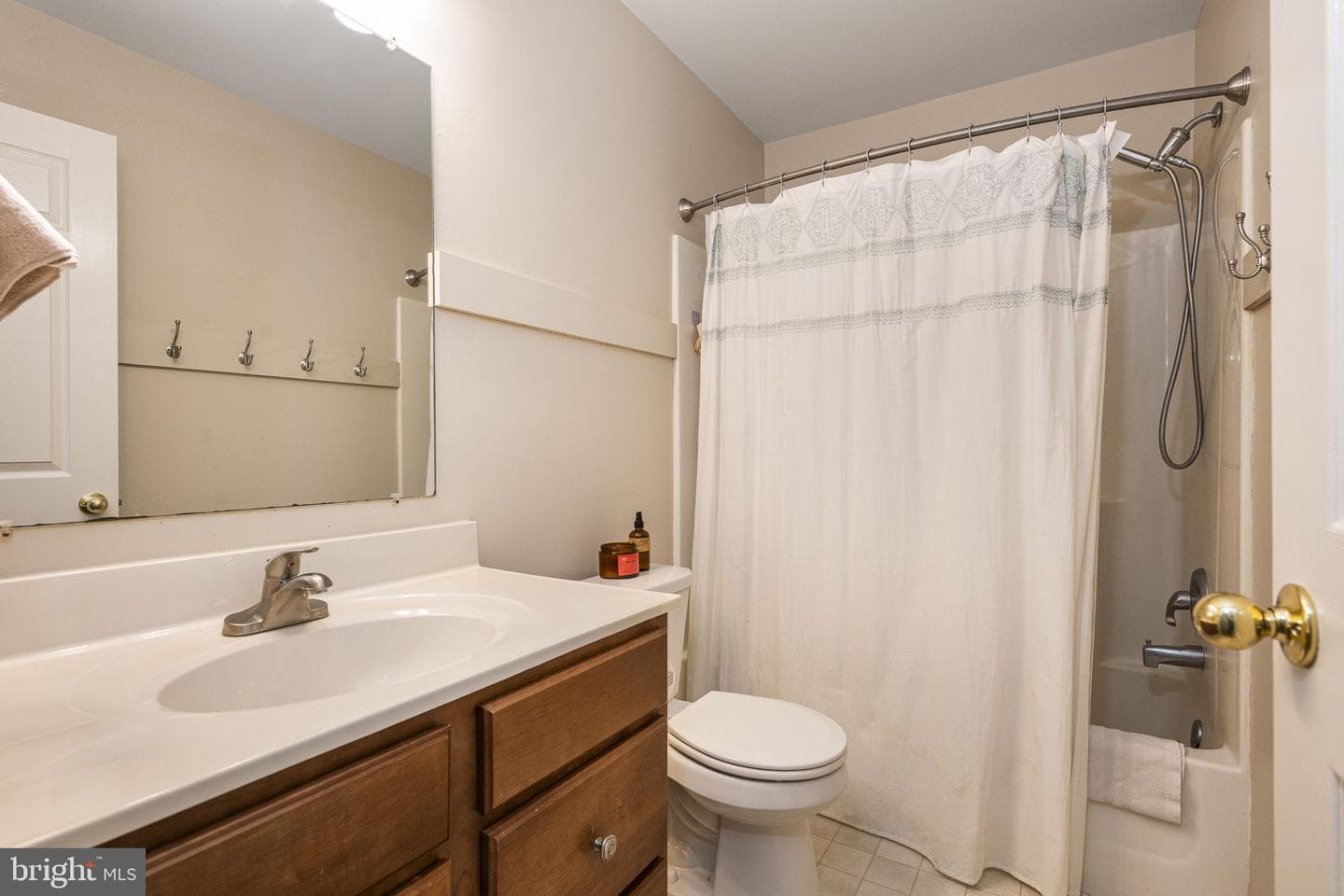 218 Cambridge Lane photo 18
