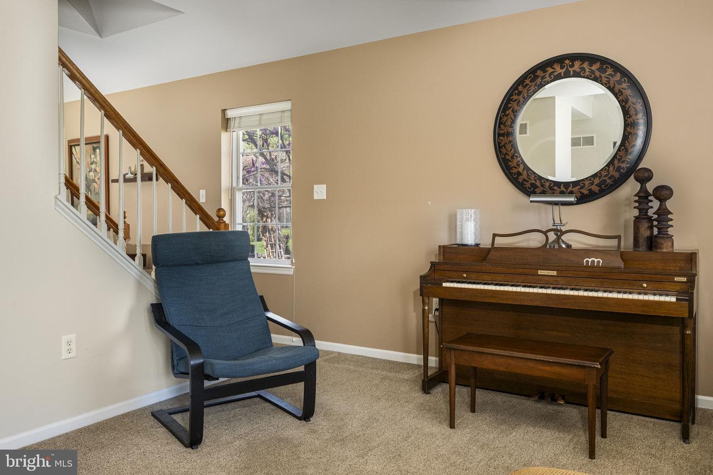 218 Cambridge Lane photo 4