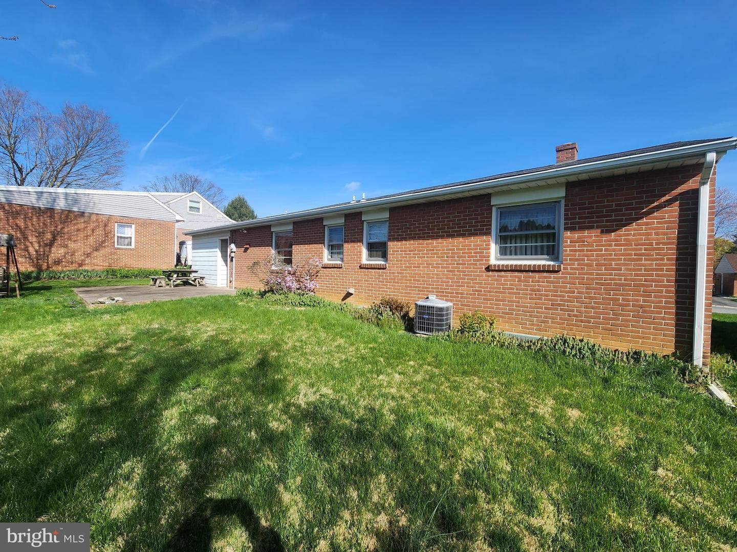 1736 Heritage Avenue photo 4